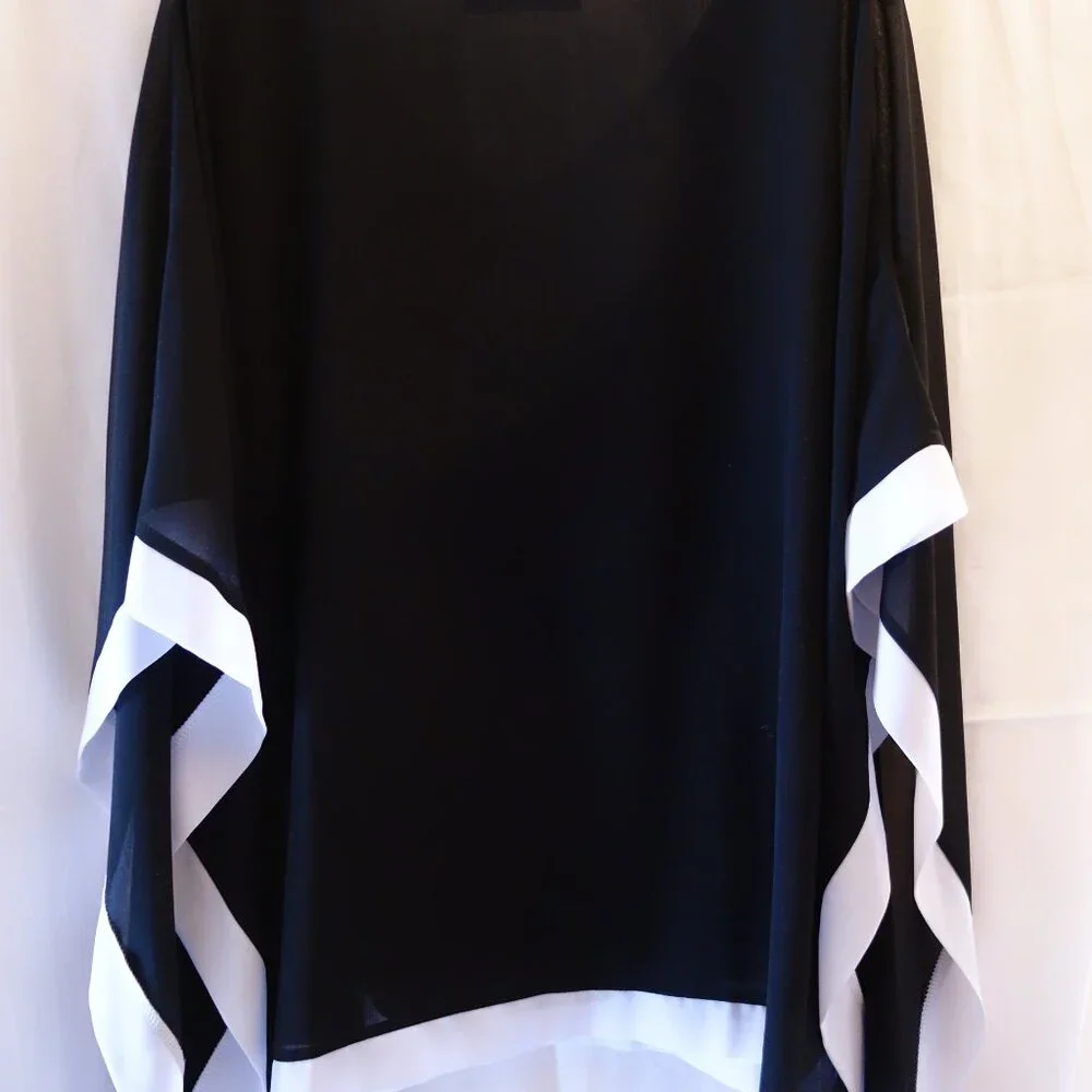 🎄2/$50🎄 Amanda Collection Black/White Trim Slip-over Top with Camisole - Picture 4 of 5